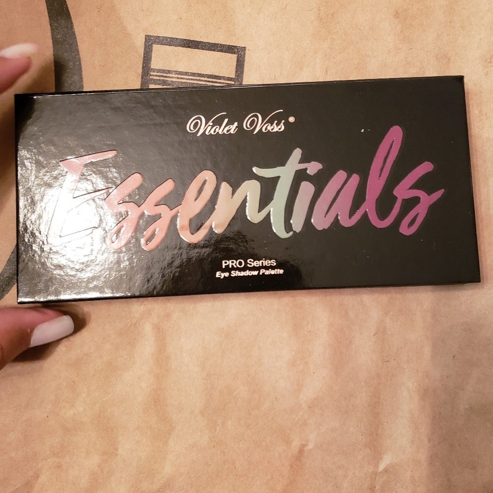 Eye shadow palette